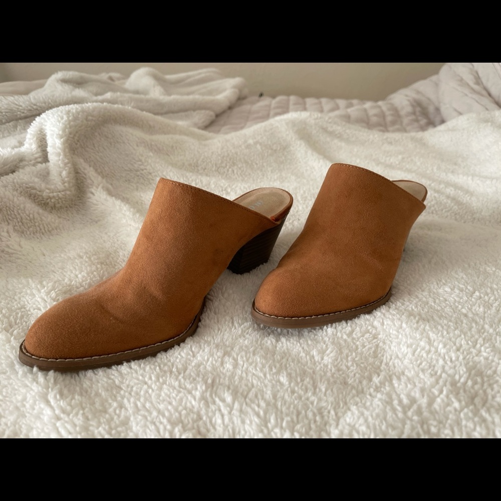 Old Navy Size 6 Clogs